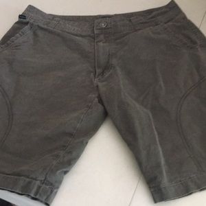 Men's Kuhl hiking shorts; gray